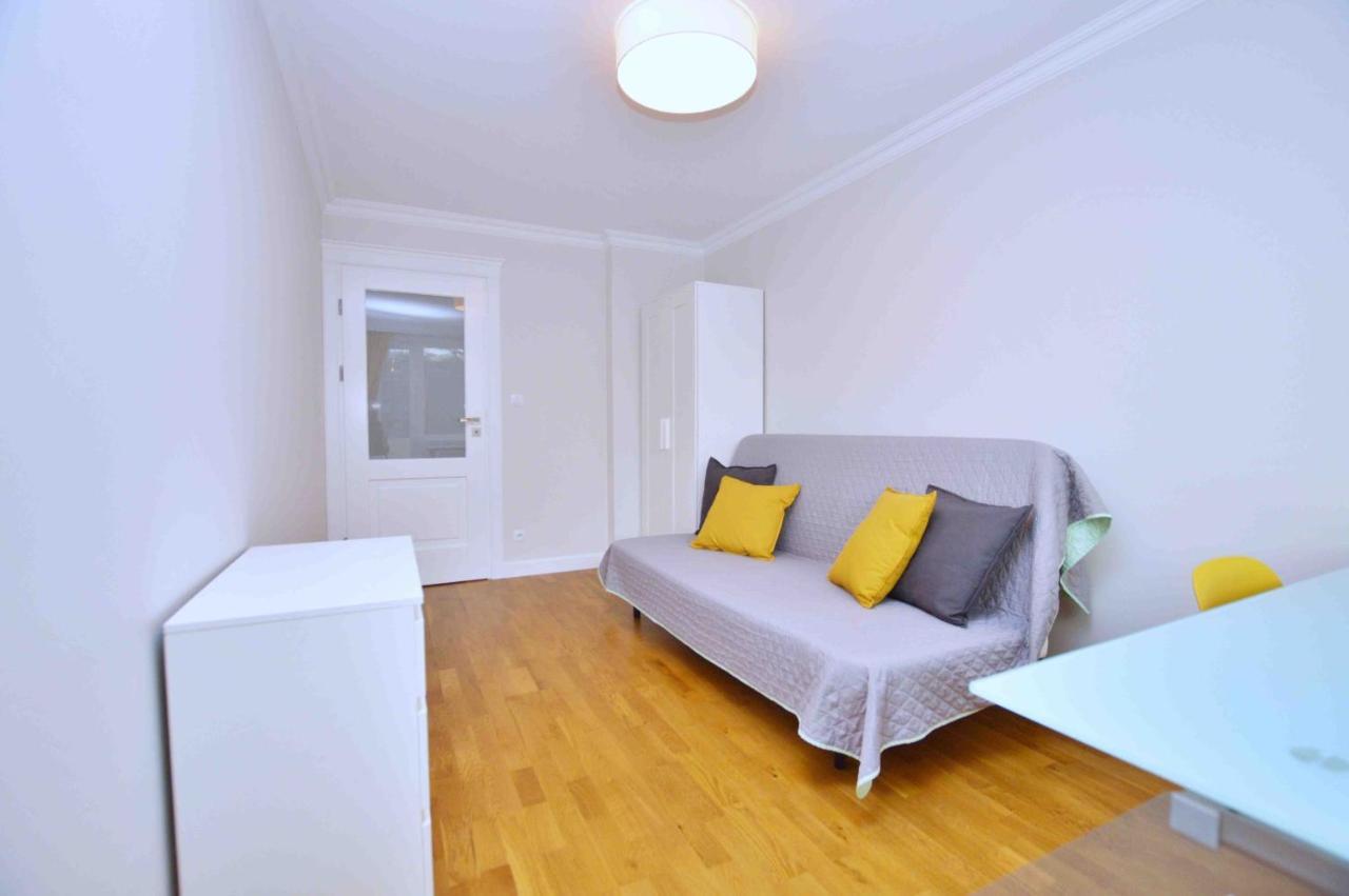 Spacious 3city With Bathtub In By Renters Leilighet