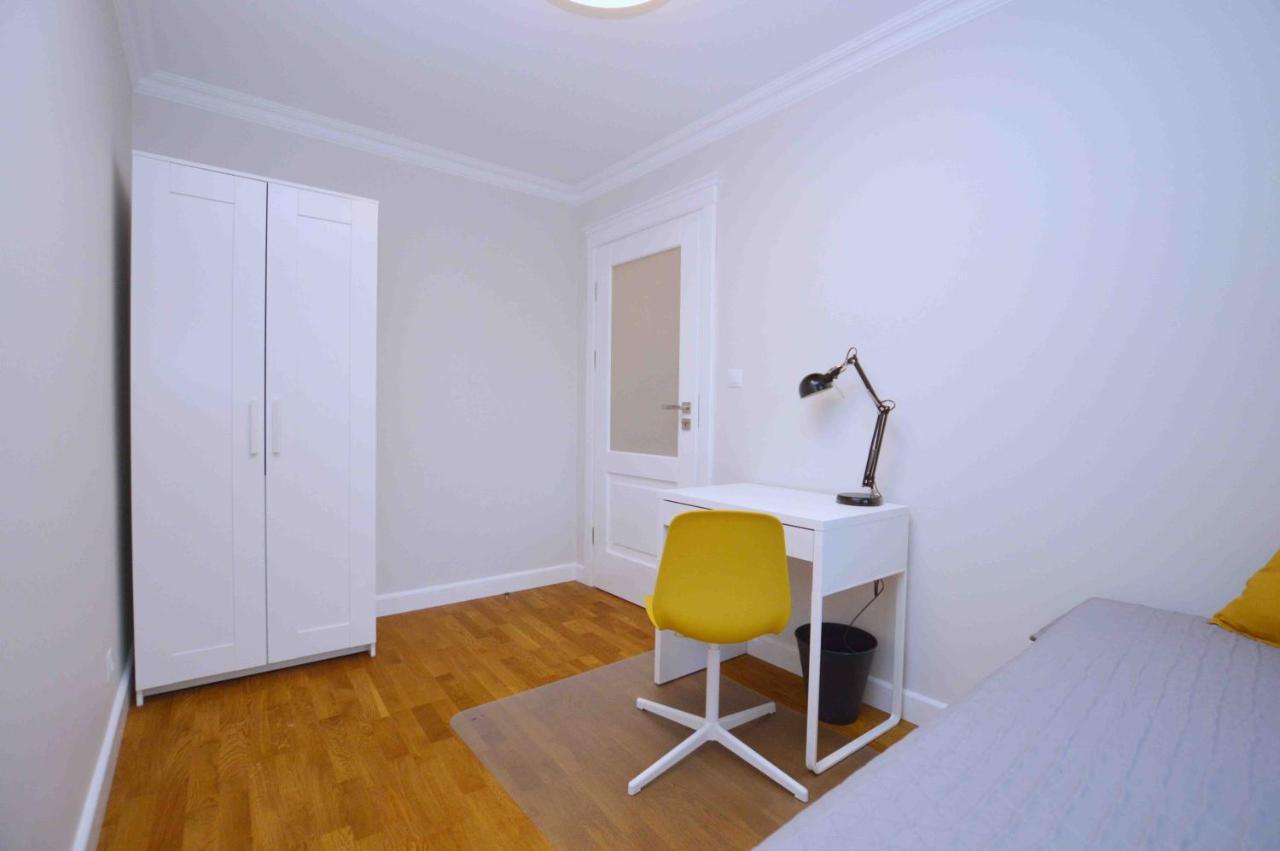 Spacious 3city With Bathtub In By Renters