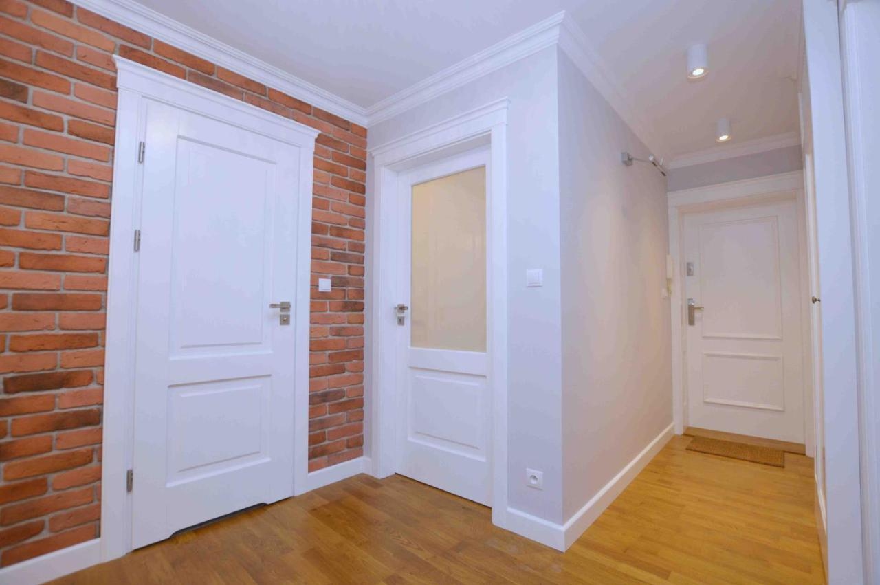 Spacious 3city With Bathtub In By Renters *